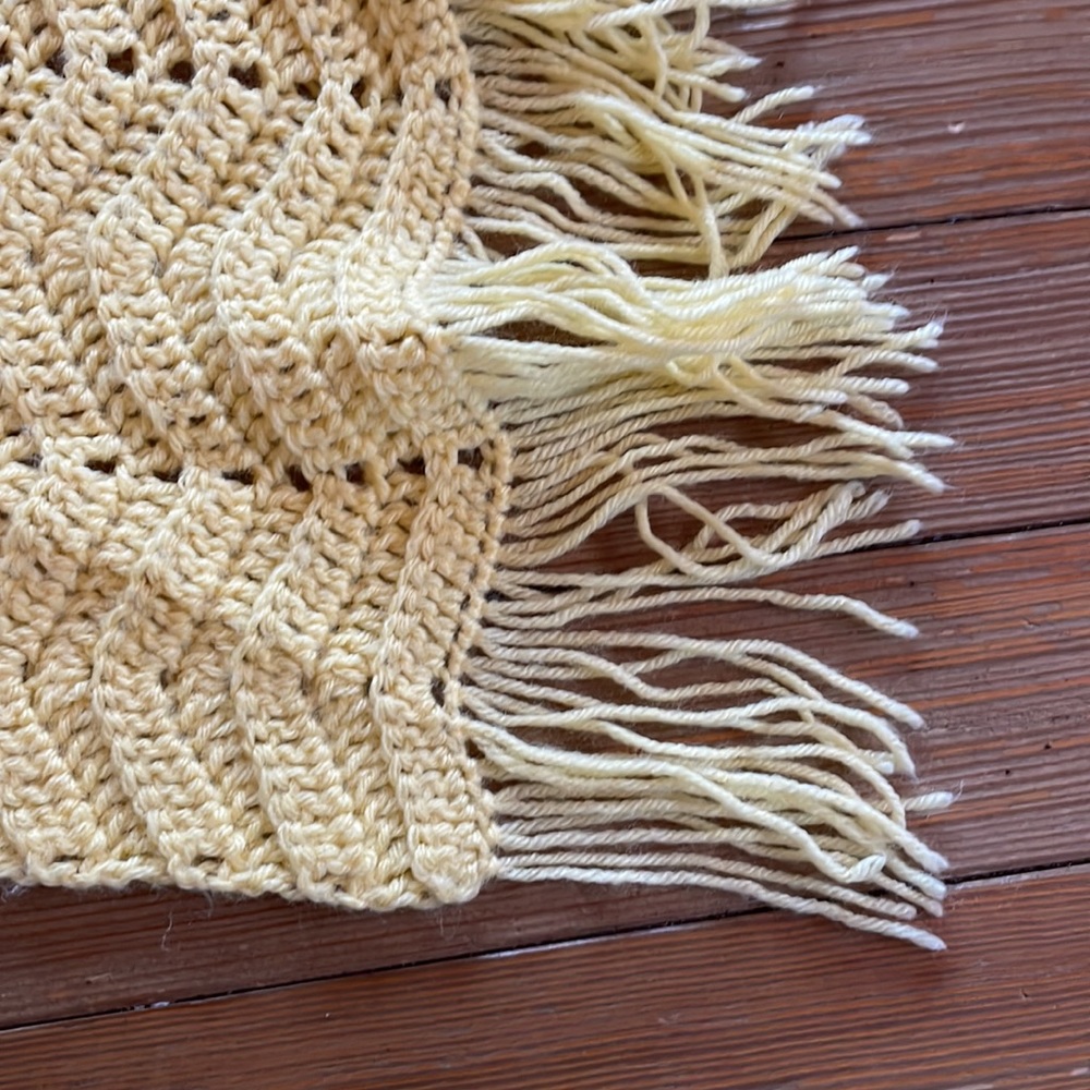 Handmade yellow throw - Picture 2 of 3